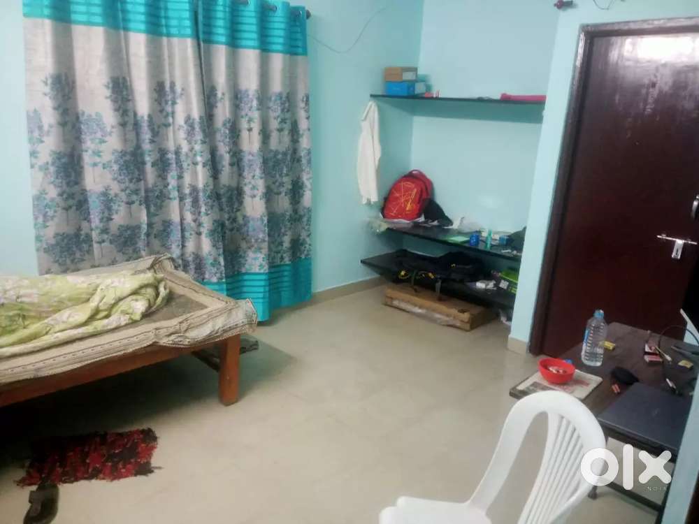 2 bhk me 1 room kiraye se dena h