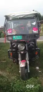E rickw 5 battery wala hai sirf gadi