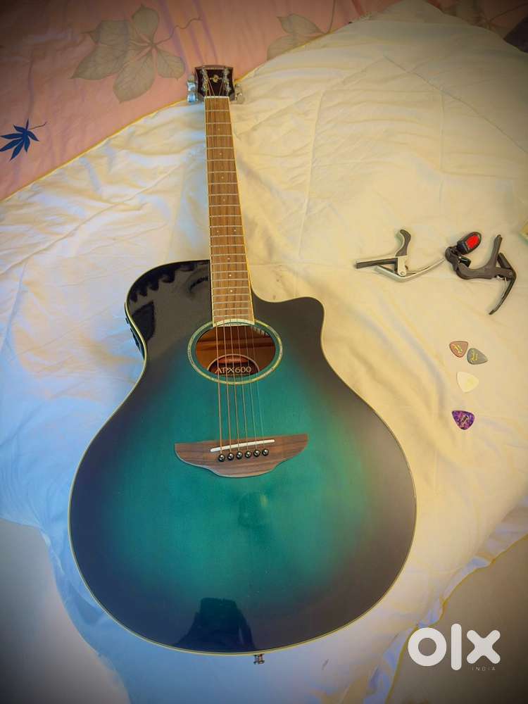 YAMAHA APX 600 Electro Acoustic Guitar