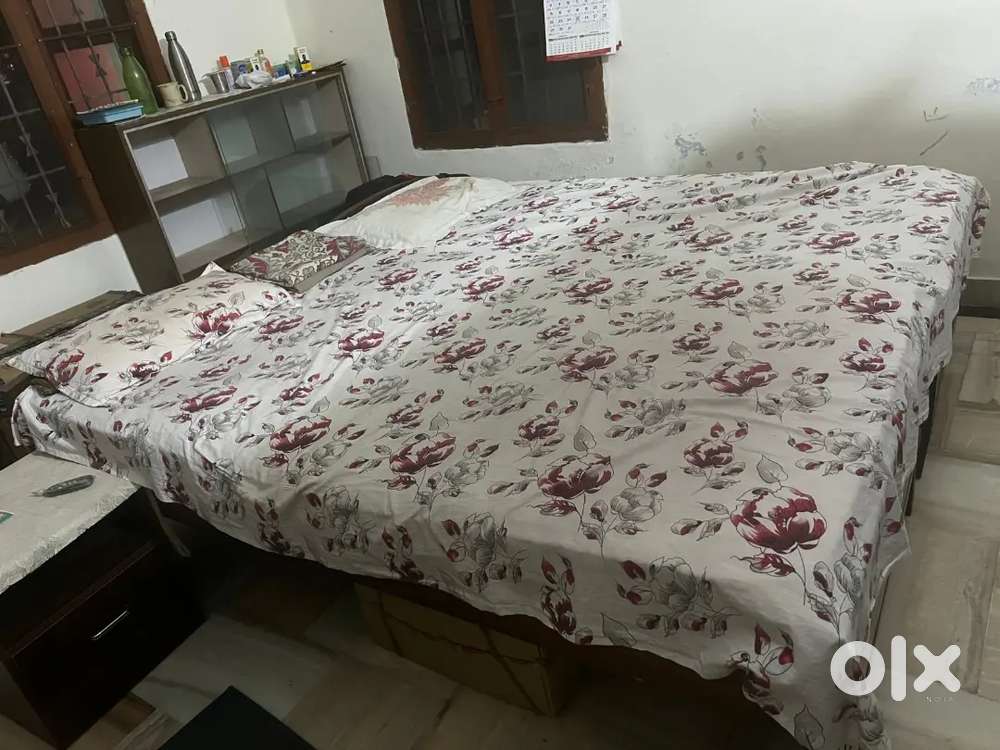 4 Single wooden cot + Bed for sale at Kalamassery