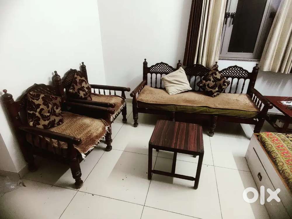Sofa set + single bed with trolley in it