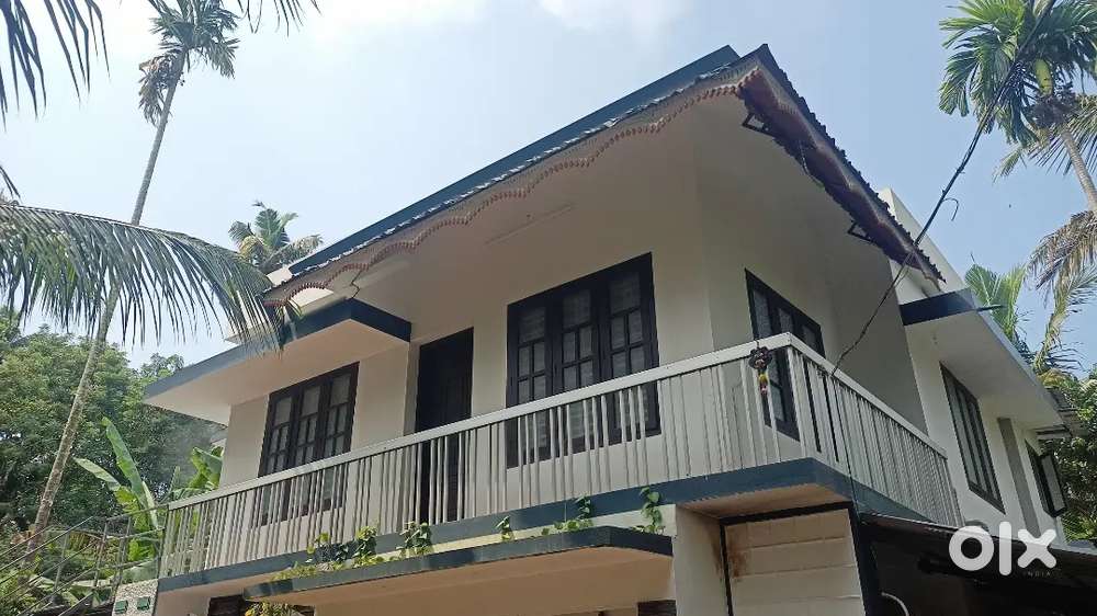 Near vallikeezhu floor for rent