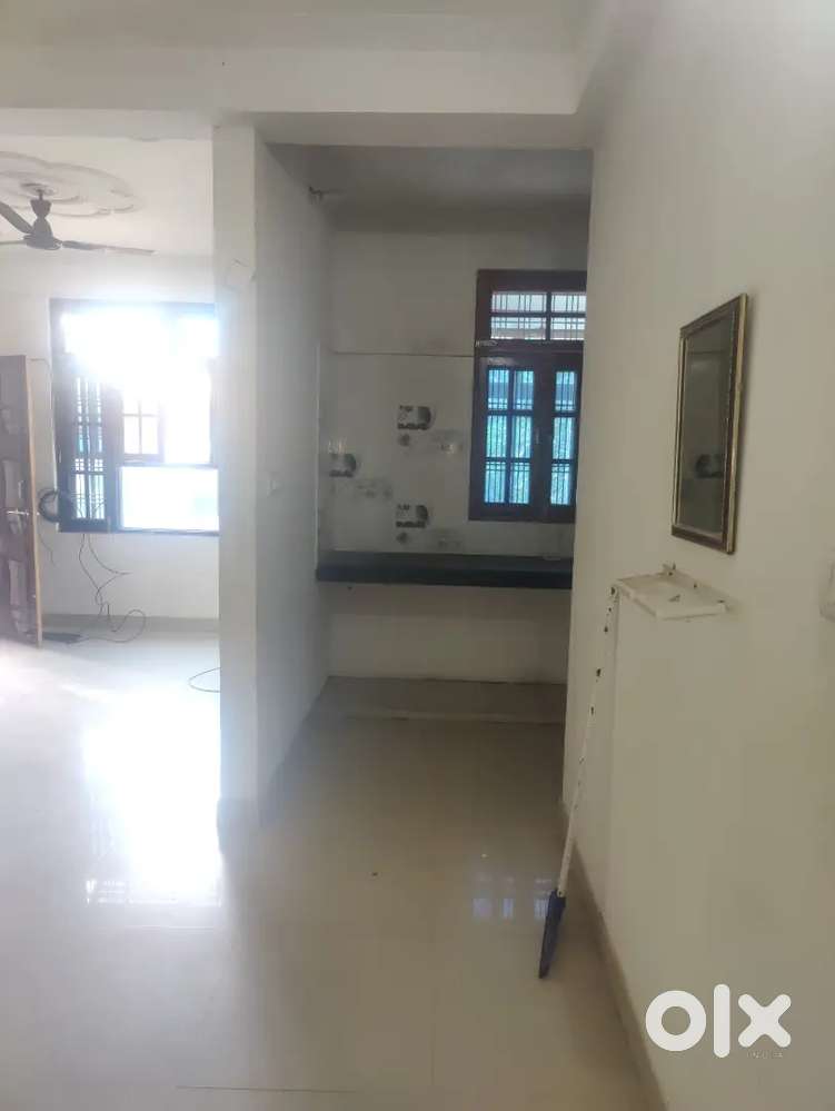 2bhk in gomti nagar kamta