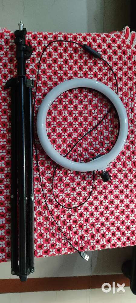 tripod with ring light