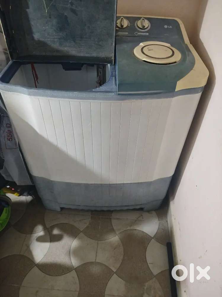 Semi automatic washing machine