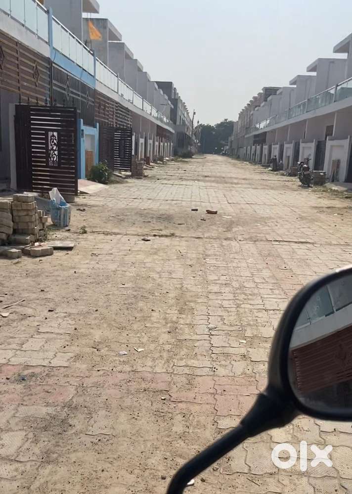 Yash park city me full develop calony me resale ka plot hai