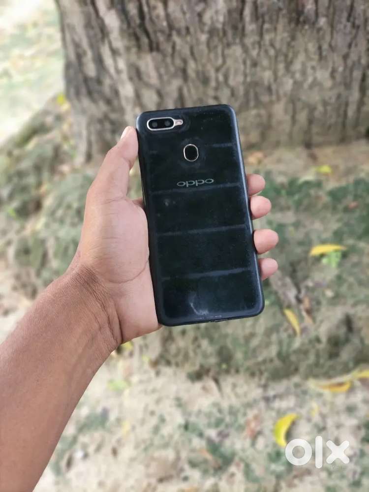 OPPO A5S android phone   ram 3 .32 hai smooth chalta hai price 2800