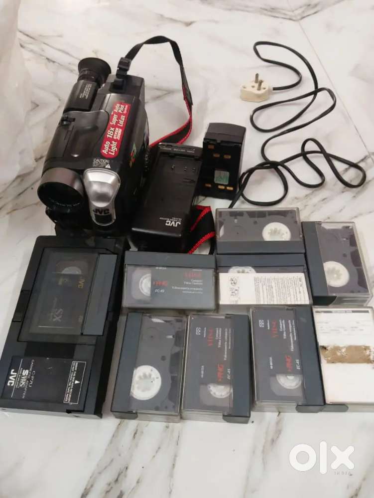 Compact VHS video camera