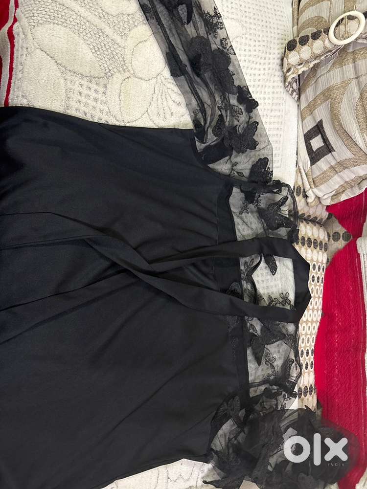 Elegant Black Net Sleeve Top – XL Size (Brand New)