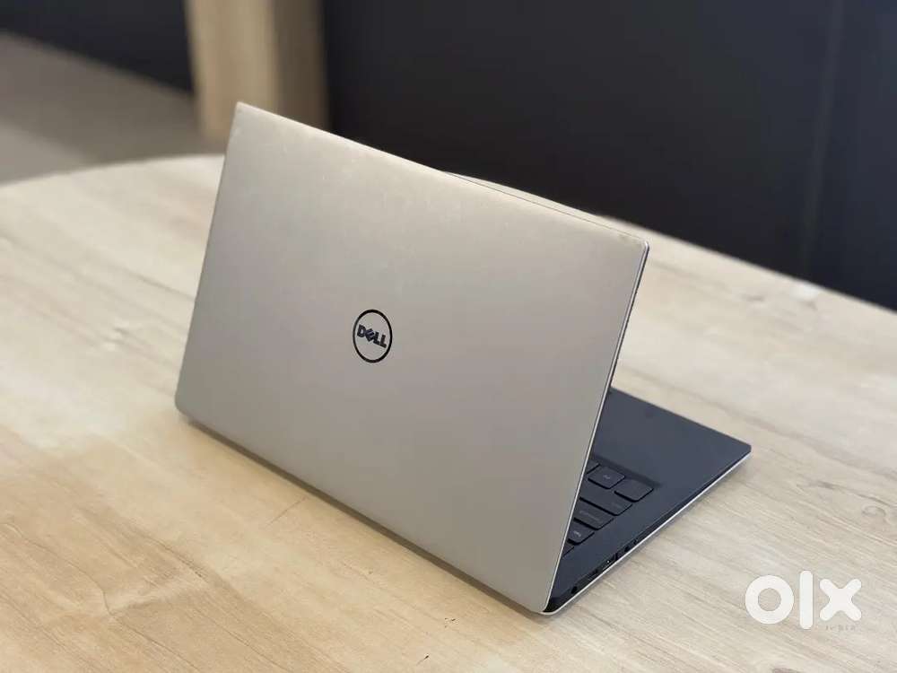 * DELL XPS * INTEL I5 8 th (U) * 13 inchFHD DISPLAY