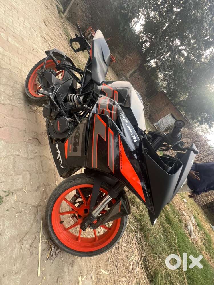 Bike me koi kami nhi hai rc200 hai lana wala bi massage kara