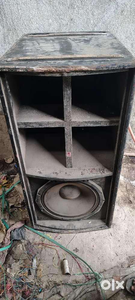 DJ system sond box   4  piece small 2 piece big