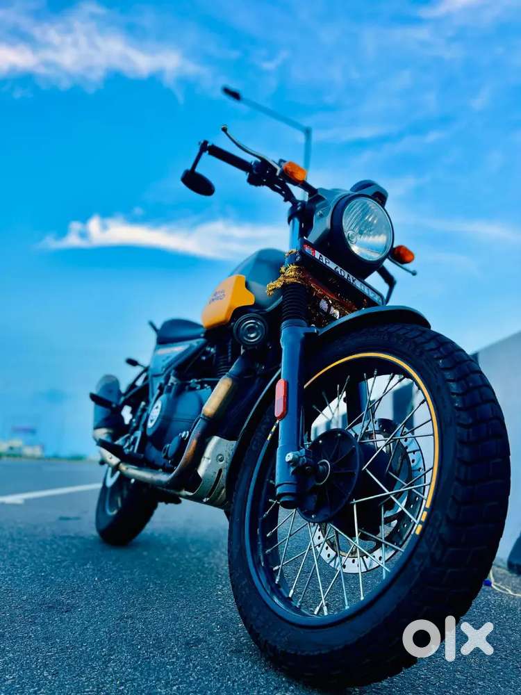 Royal Enfield Graphite Yellow Scram 411