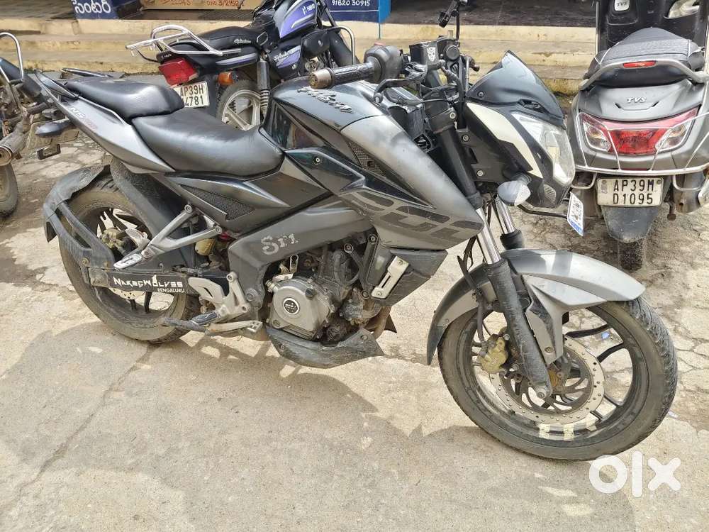 Bajaj pulsar NS 200