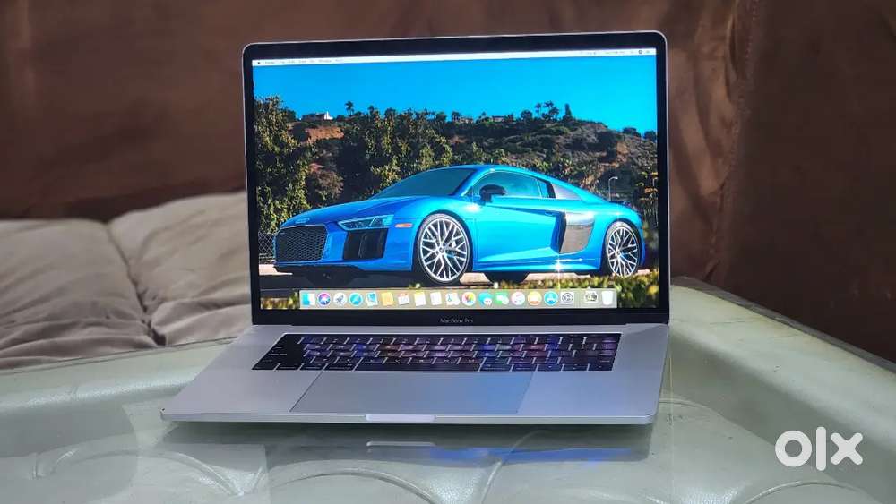 Apple Macbook Pro i7 16GB Ram 512GB Apple SSD 5.5gbGraphics Touchbar