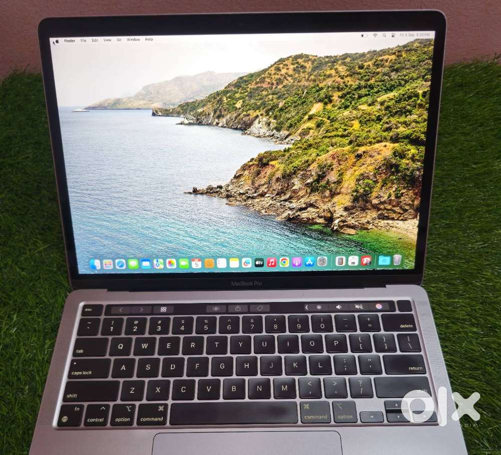 MacBook Pro M1 (13.3-inch) — 8GB RAM  512GB SSD  2021