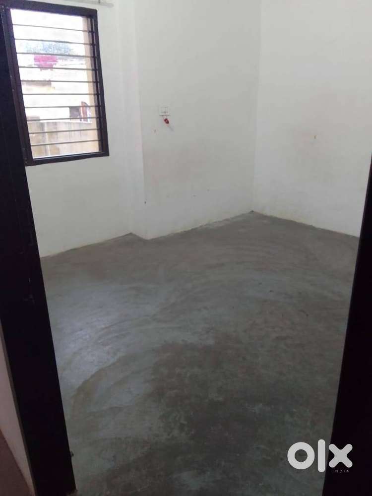 2 room with kitchen and washroom available in mamoon village.