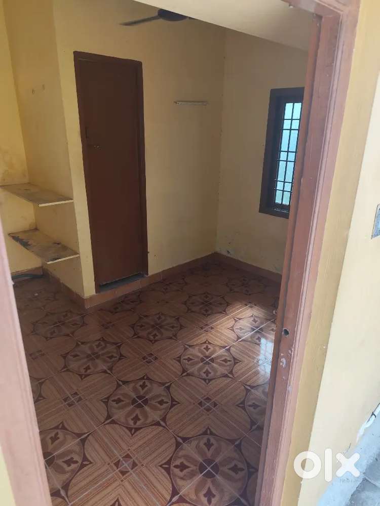 bachelors room available for rent