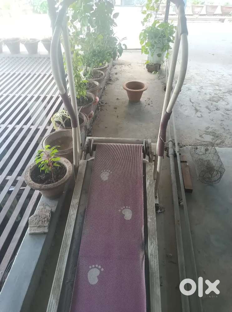 A non electric treadmill machine