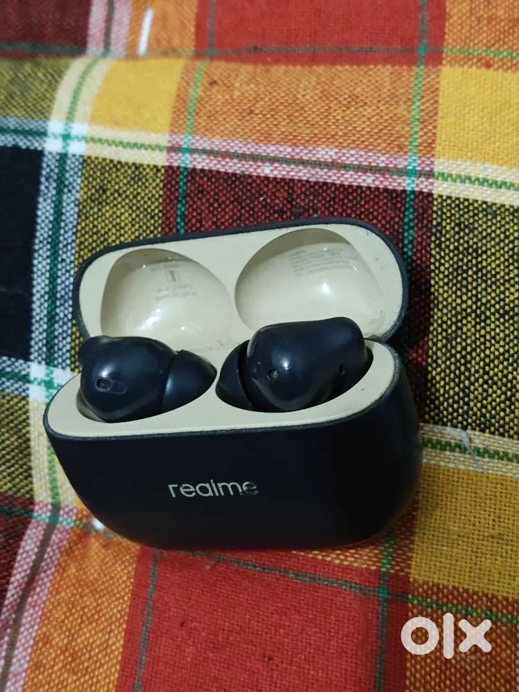 Realme t300
