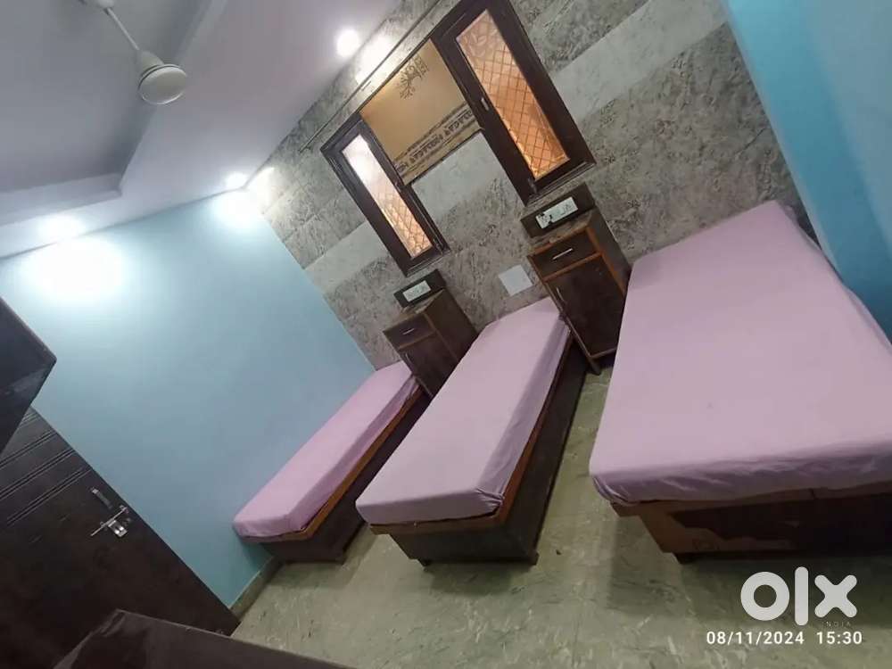 Need receptionist for girls pg