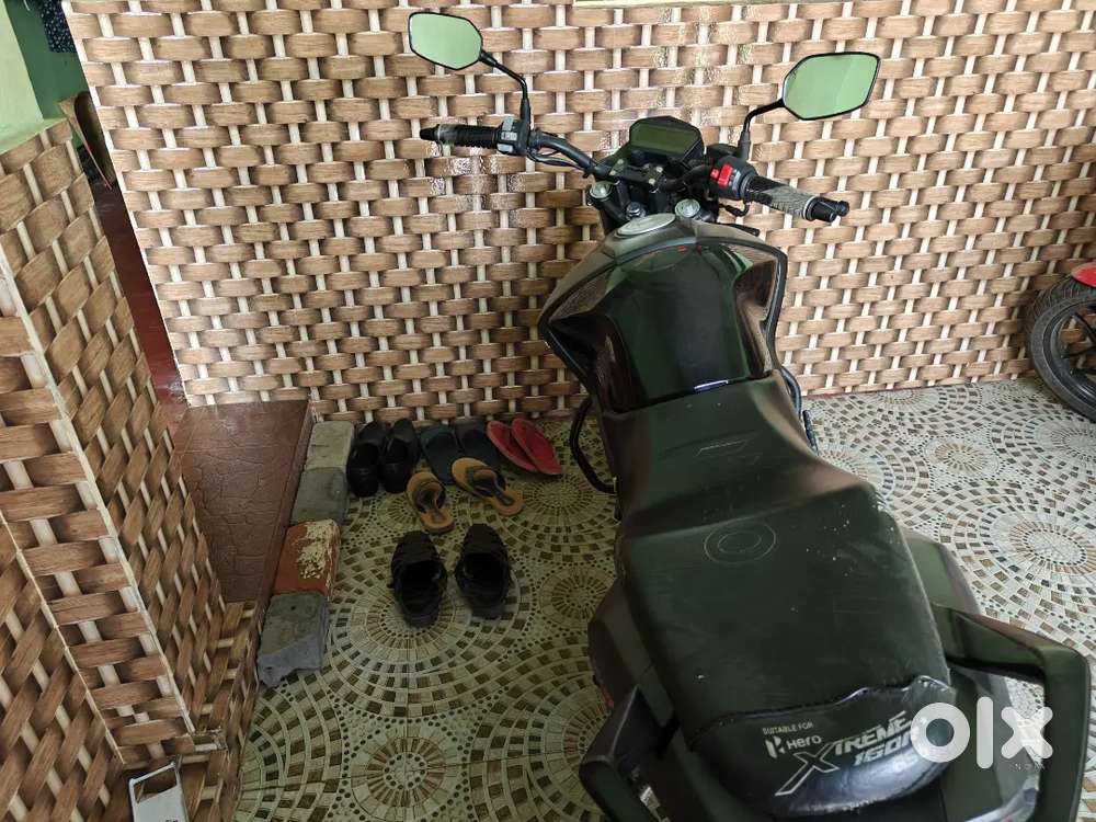 A brand new hero xtreme 160R 2V is on sale