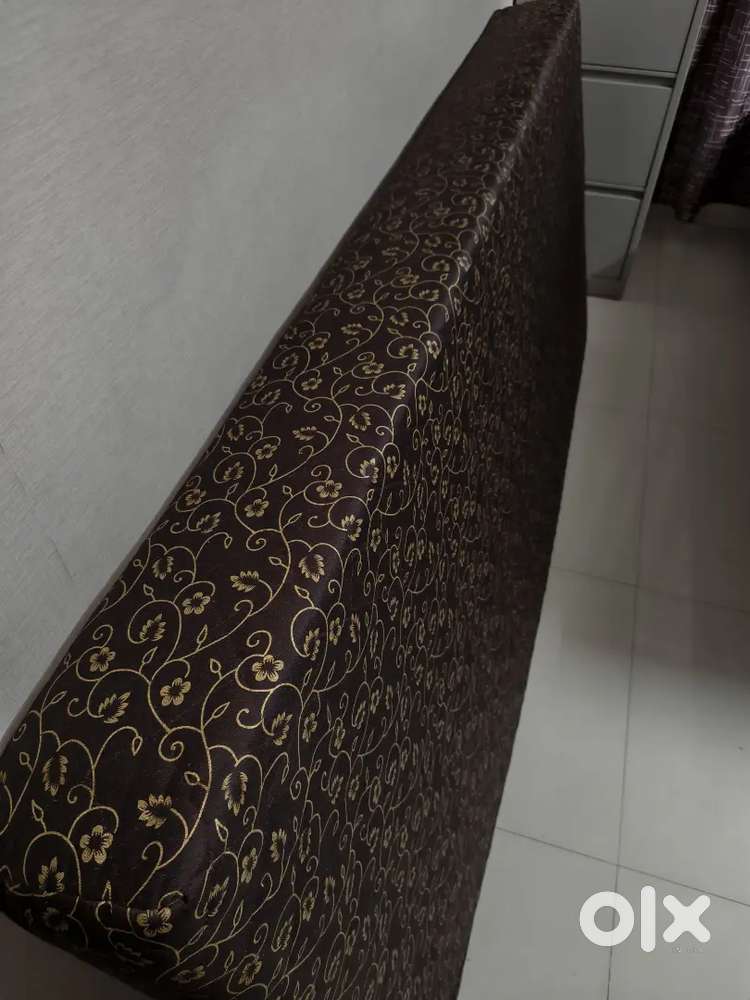 Single bed mattress