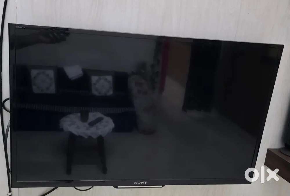 Sony Bravia 32-inch Smart LED TV (KLV-32W512D) - Excellent Condition