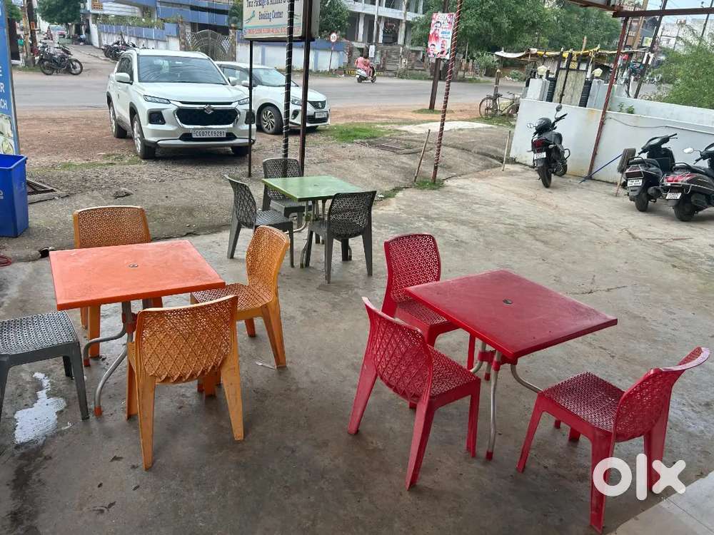 Table and chairs for Hotel and Cafe use