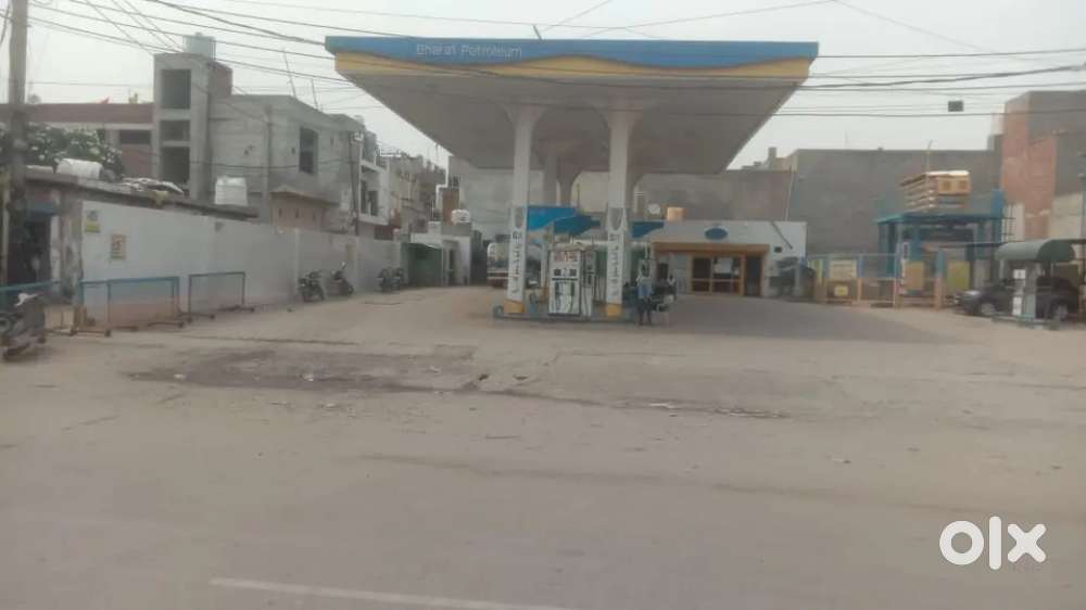 Saleman for petrol pump