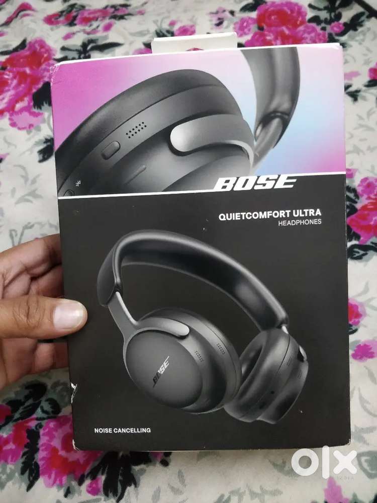 Bose ultra black headphones  quiet comfort