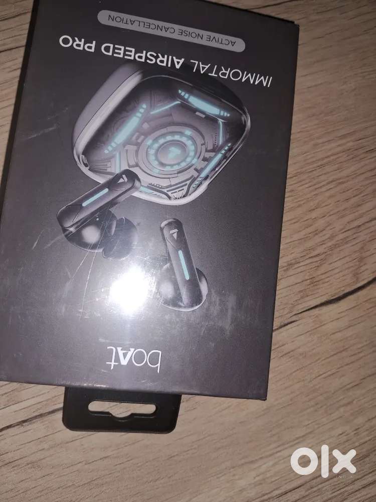 Sealed Pack Boat Brand new earbuds