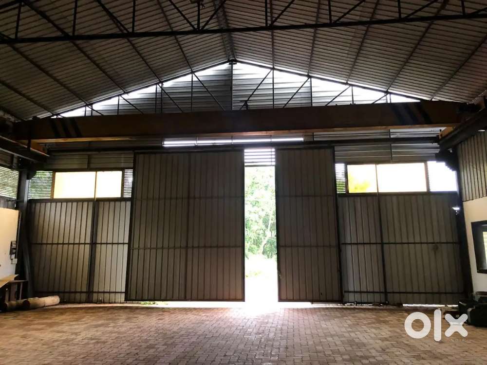 2500 square feet godown