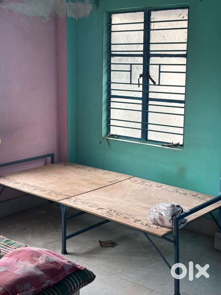 FOALDING BED FOR FLATS AND PG.