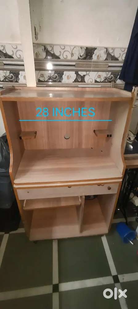Computer table