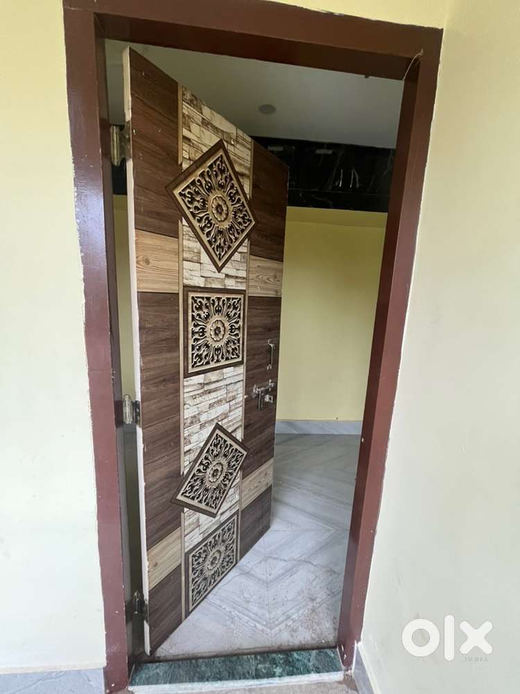 Office room at main road prime location