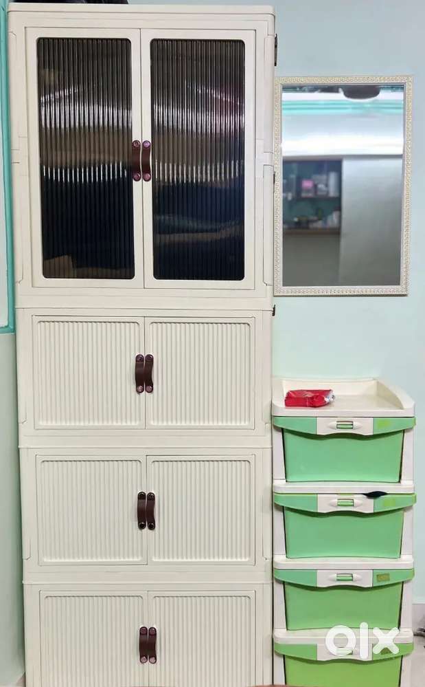 Selling my wardrobe set with little drawer