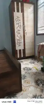 Door almari