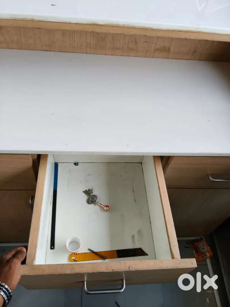 Computer table