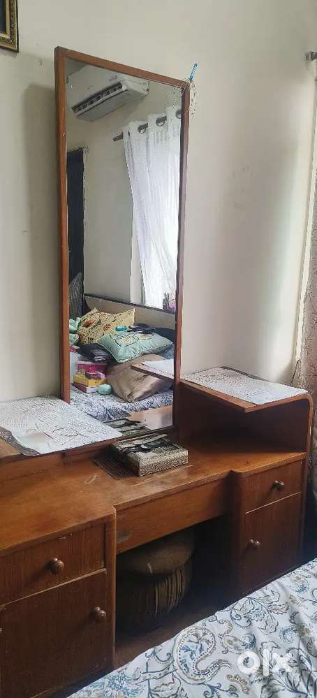 Dressing table