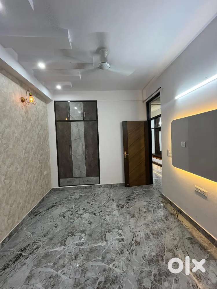 Sale 3 bhk with roof right builder flat niti khand 1 indirapuram  gzb