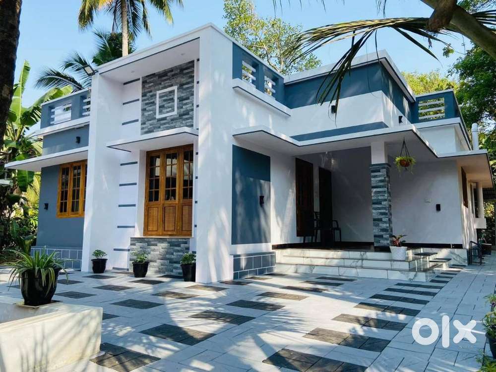 പാലക്കാട് പുതുശ്ശേരി ഹൈവേയ്ക്ക് സമീപം  മനോഹരമായ വില്ല!