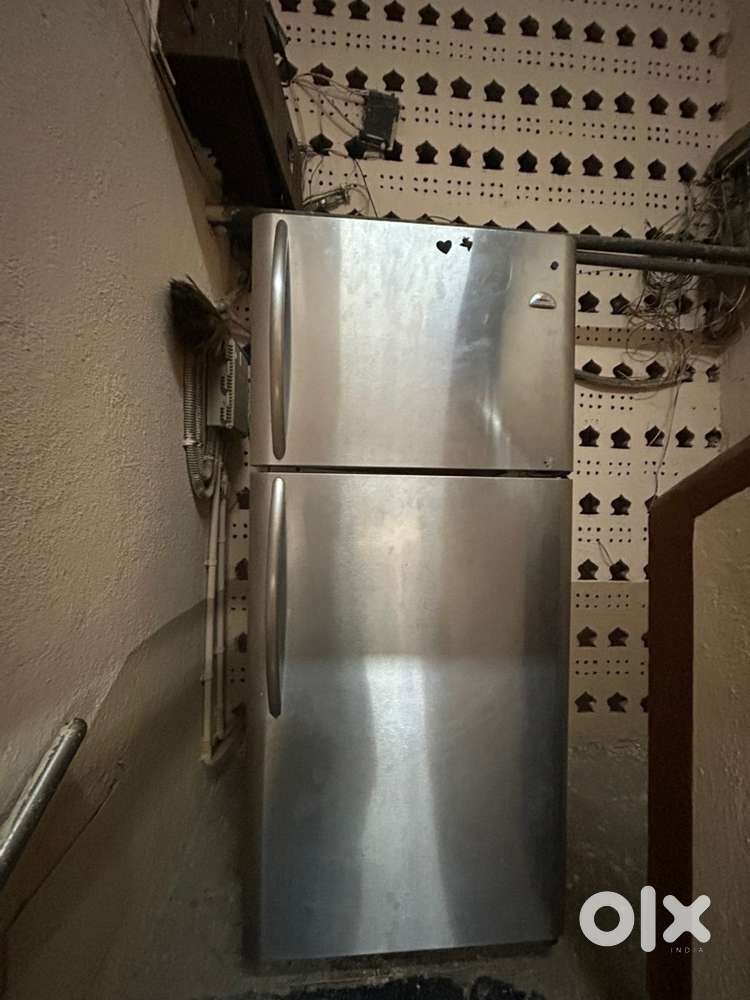 White Westinghouse Refrigerator 580L – Excellent Condition