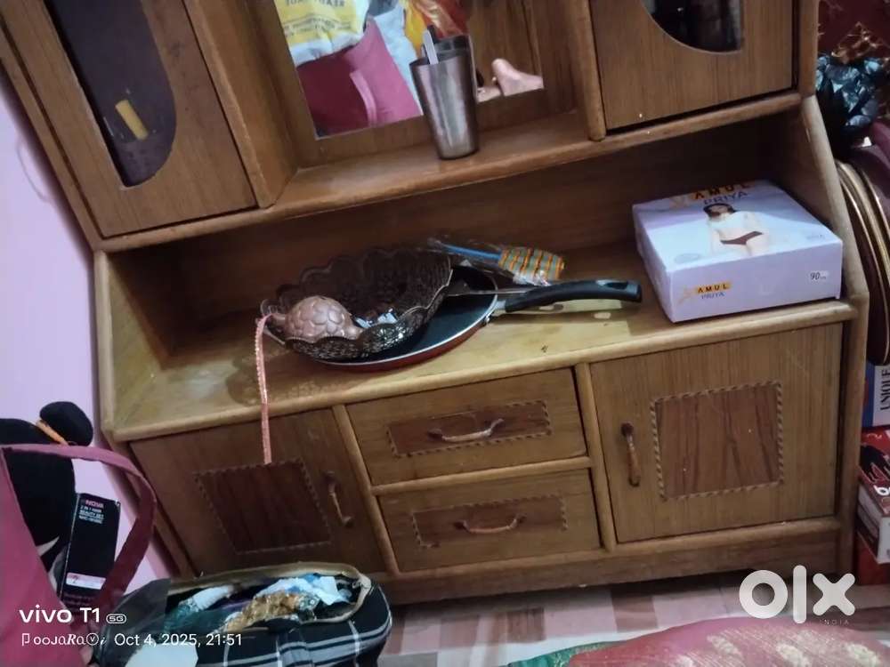 Single bed (not diwan bed)with singaardani and 1 stool good condition