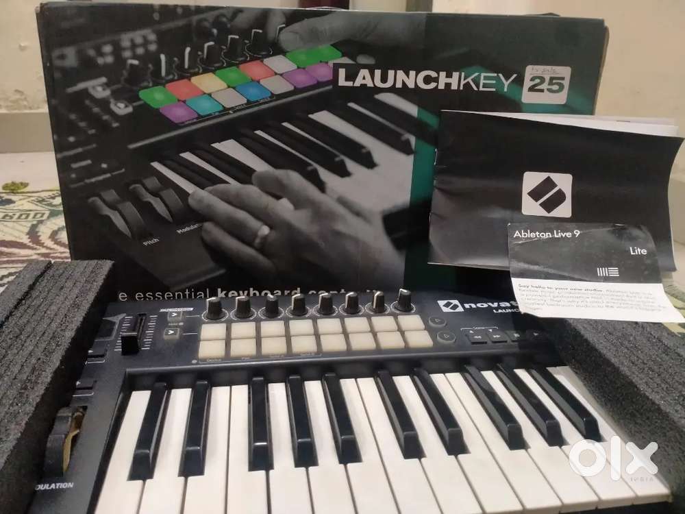 Music instrument Electronic midi keyboard NOVATION LAUNCH KEY 25