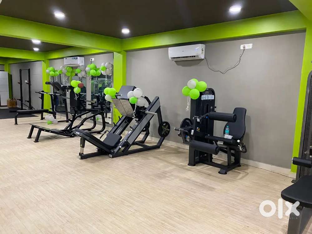 Gym quitment 1 year used viva fitness &body line