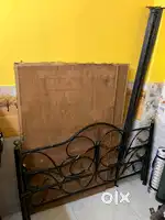 Metal Bed colour 'Black' (Queen size)