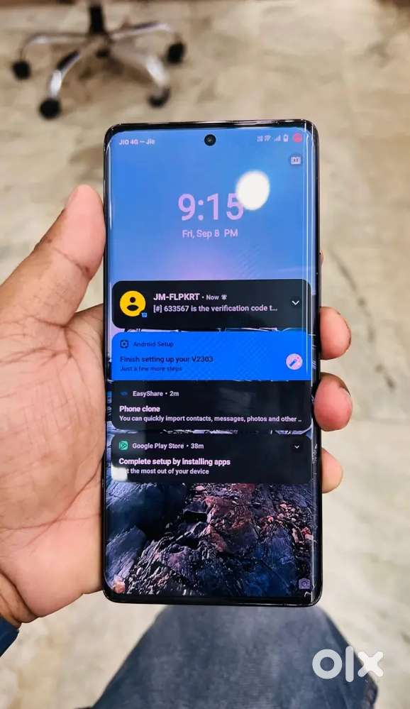 Vivo v29e hai or 8/128 hai mobile bhot acha condition me hai