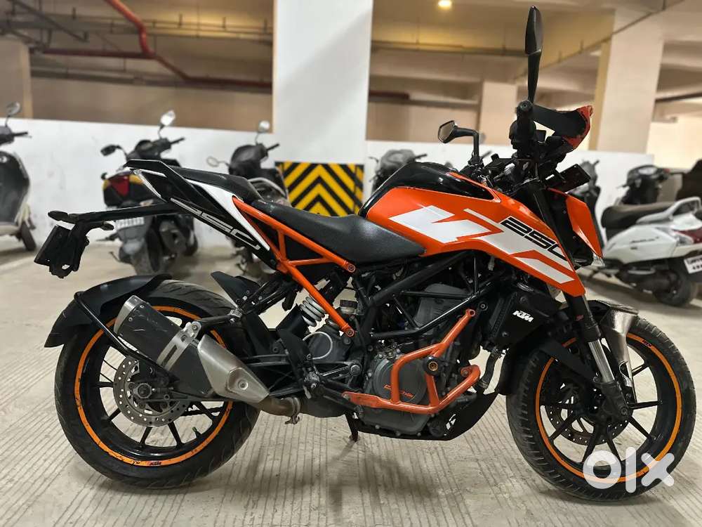 KTM Duke 250 (2018) BS4 (2nd Owner)