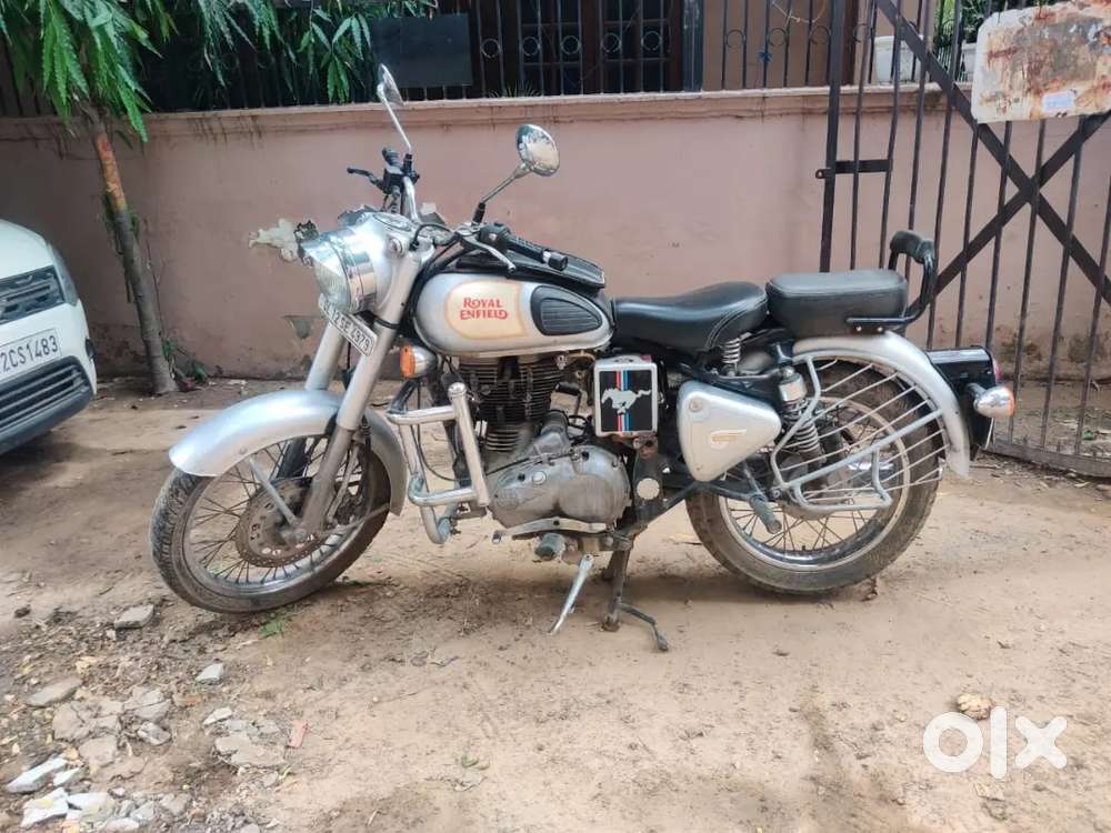 Royal Enfield classic 350 single owner with insurance